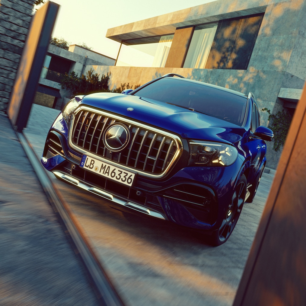La mascherina AMG con elementi in cromo scuro della nuova Mercedes-AMG GLS 63.