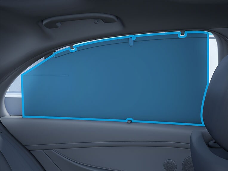 Tendine parasole avvolgibili a comando elettrico nelle porte posteriori sinistra e destra della Mercedes-Maybach GLS.