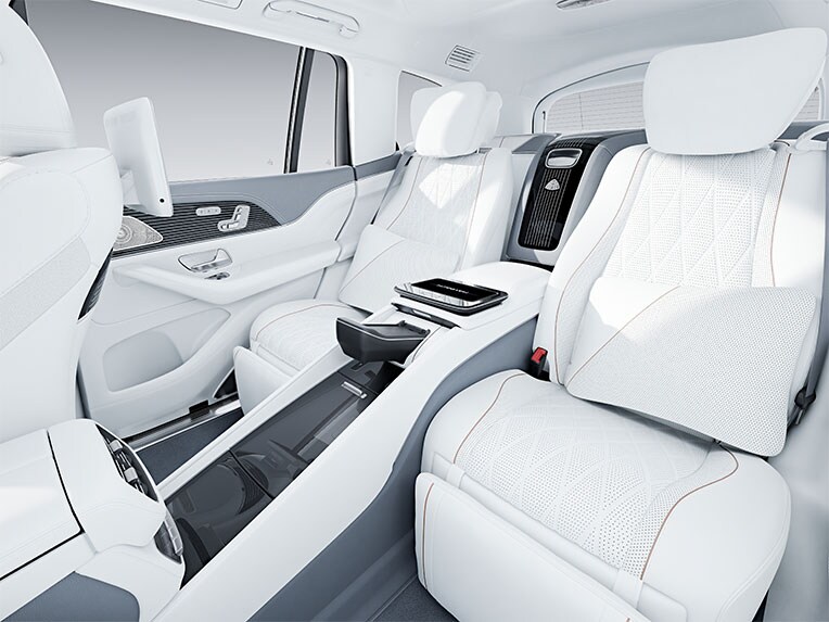 Il vano posteriore First Class della Mercedes-Maybach GLS.