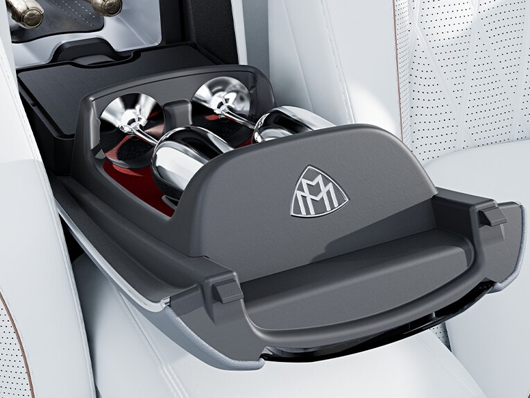 Il vano posteriore First Class della Mercedes-Maybach GLS.