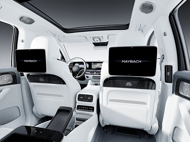 L’abitacolo della Mercedes-Maybach GLS con pacchetto elementi decorativi Exclusive.