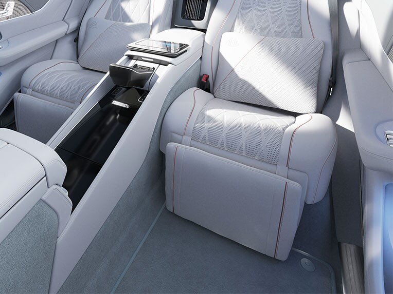 Il vano posteriore First Class della Mercedes-Maybach GLS.