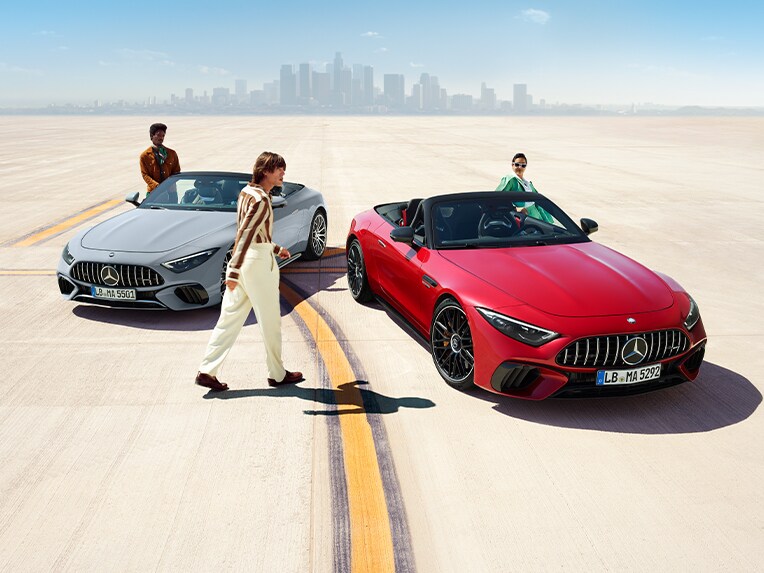 Due Mercedes AMG SL Roadster in una vista frontale.