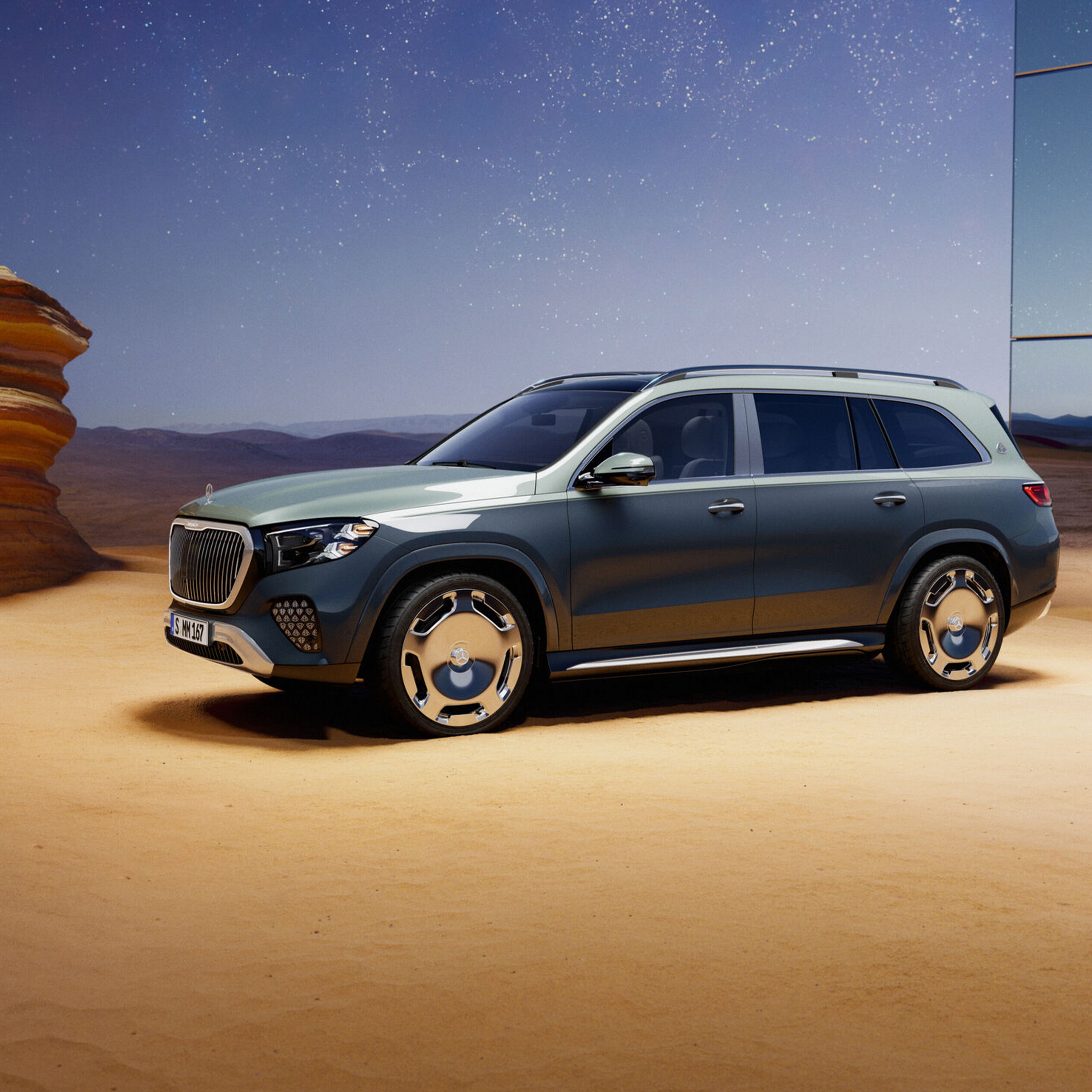 Vista frontale del SUV Mercedes-Maybach GLS.
