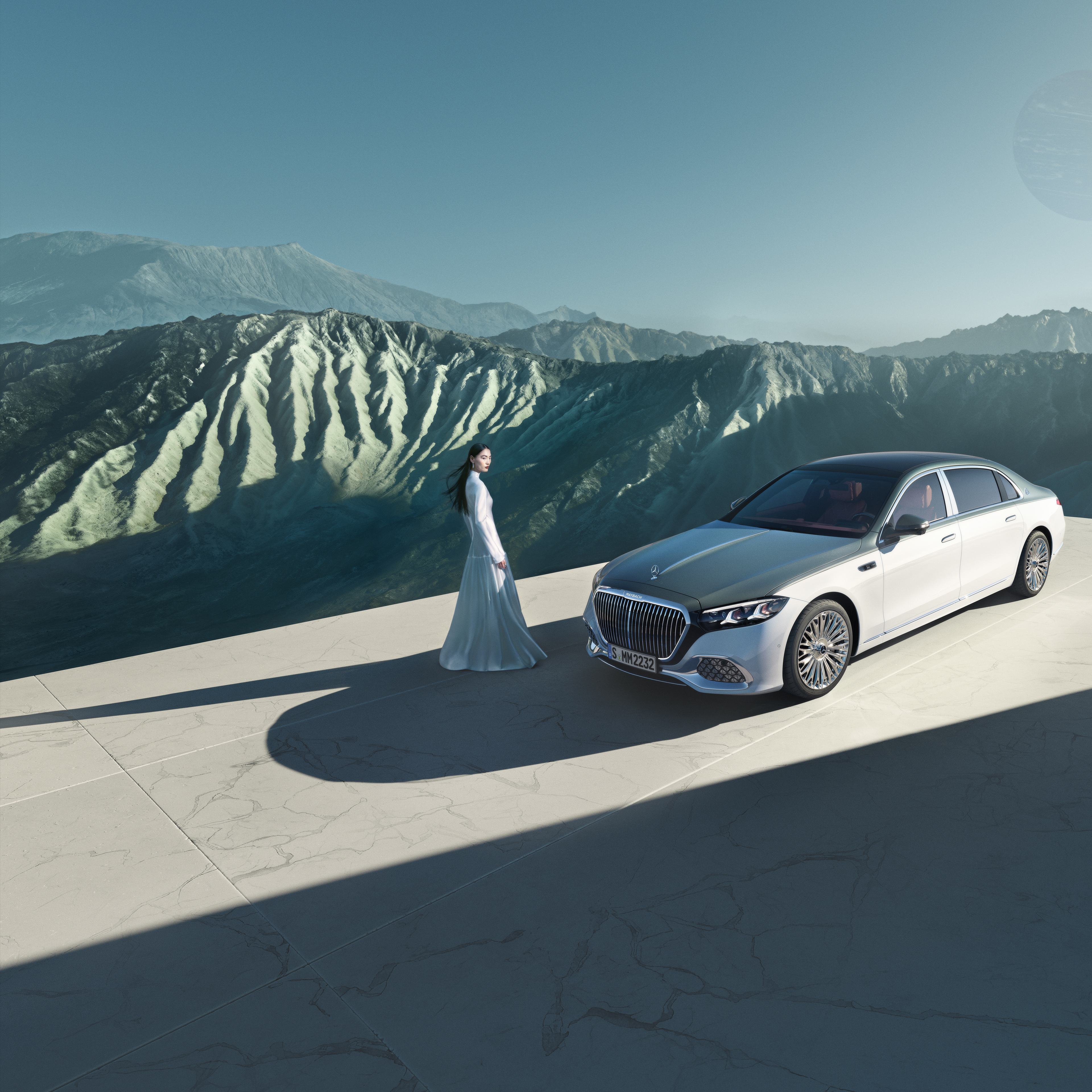 Marchio | Mercedes-Maybach Una Mercedes-Maybach con verniciatura bicolore in diverse prospettive.