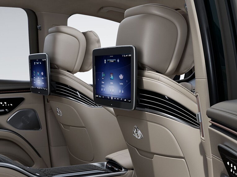 Le Pack d'inserts décoratifs Exclusif dans l'habitacle de la luxueuse Mercedes-Maybach EQS SUV.
