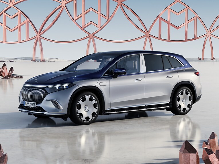 La Mercedes-Maybach EQS SUV vue de trois quarts avant.