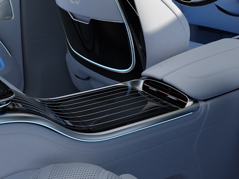 Inserts décoratifs en bois durable dans l'habitacle de la luxueuse Mercedes-Maybach EQS SUV.
