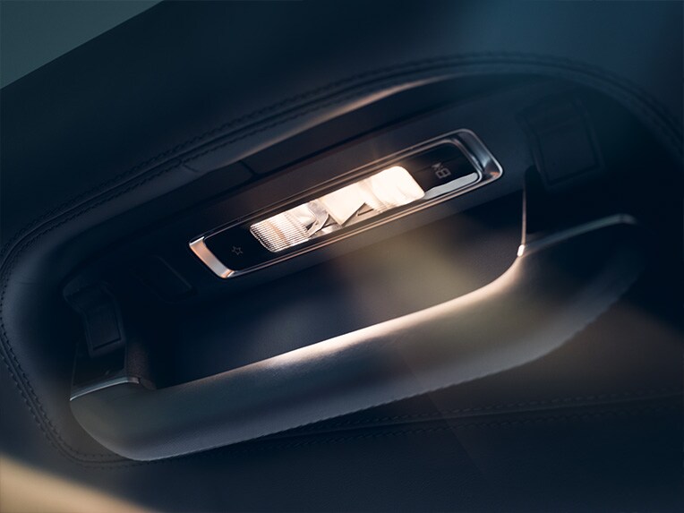 L'illuminazione adattiva del vano posteriore nell'abitacolo della Mercedes-Maybach Classe S.