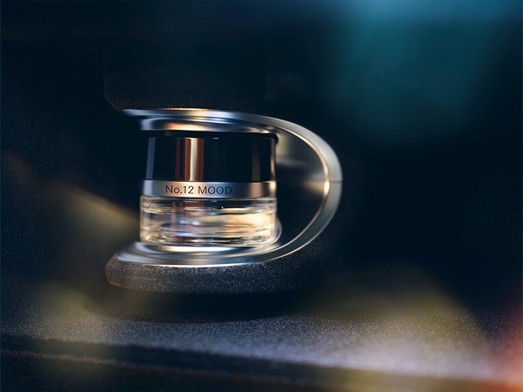 Un flacone di profumo della Mercedes-Maybach Classe S.