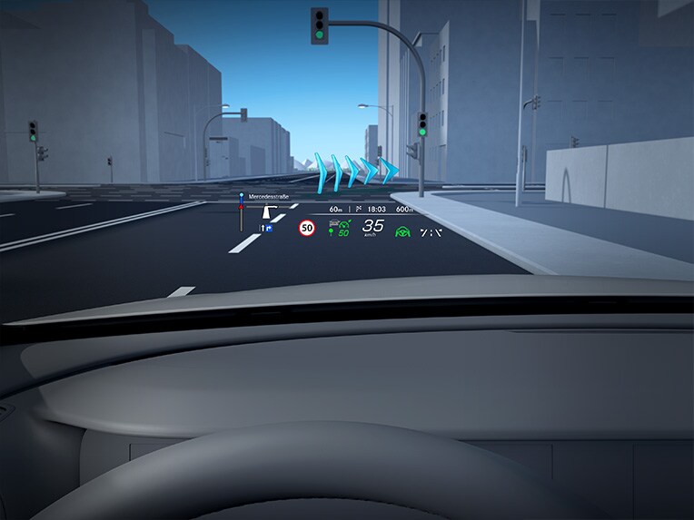 Il display head-up MBUX con realtà aumentata della Mercedes-Maybach Classe S.