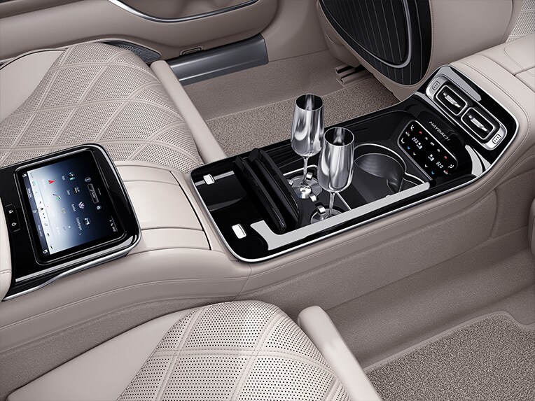 Calici da spumante placcati in argento della Mercedes-Maybach Classe S.