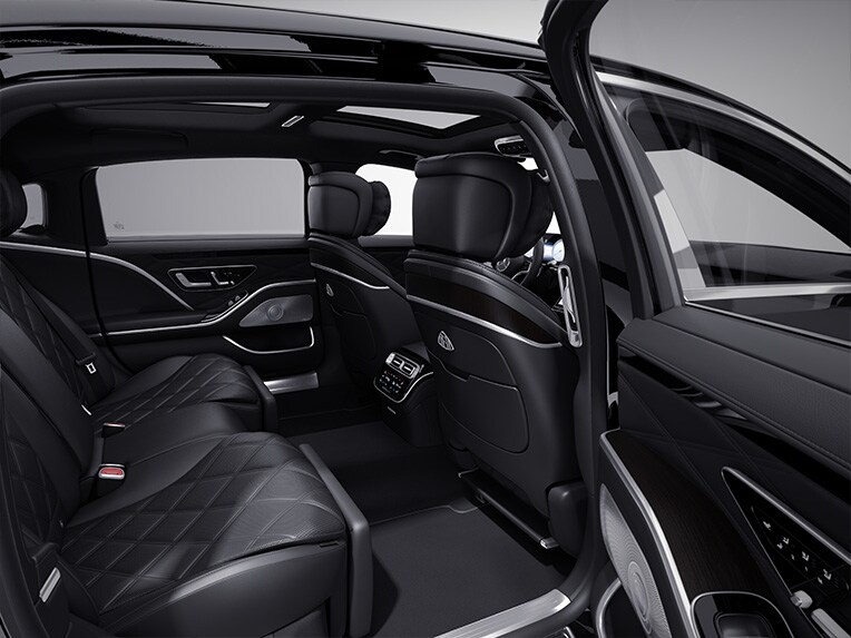 L’intérieur de la Mercedes-Maybach Classe S avec Pack d’inserts décoratifs Exclusif.