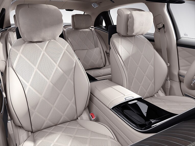 Gli interni della Mercedes-Maybach Classe S con pacchetto pelle MANUFAKTUR.