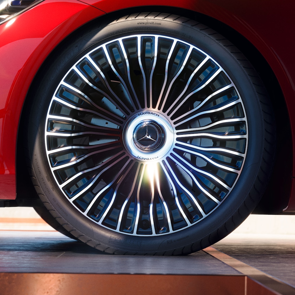 Vue latérale détaillée d'une jante exclusive spécifique à Maybach.