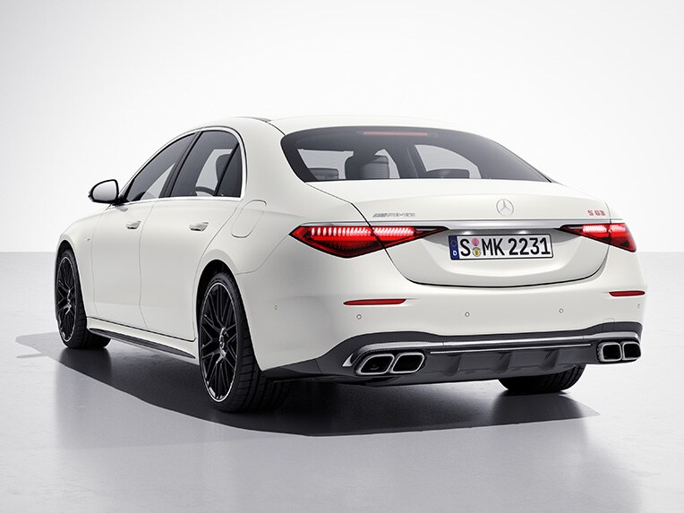 Das Exterieur der Mercedes-AMG S 63 E PERFORMANCE Limousine mit AMG Carbon-Paket Exterieur.