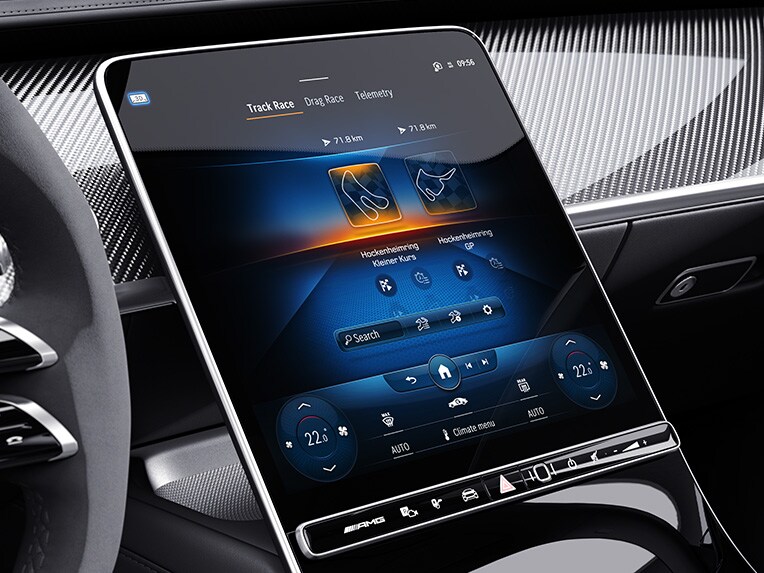 Il display multimediale della Mercedes-AMG Classe S Berlina con AMG TRACK PACE.