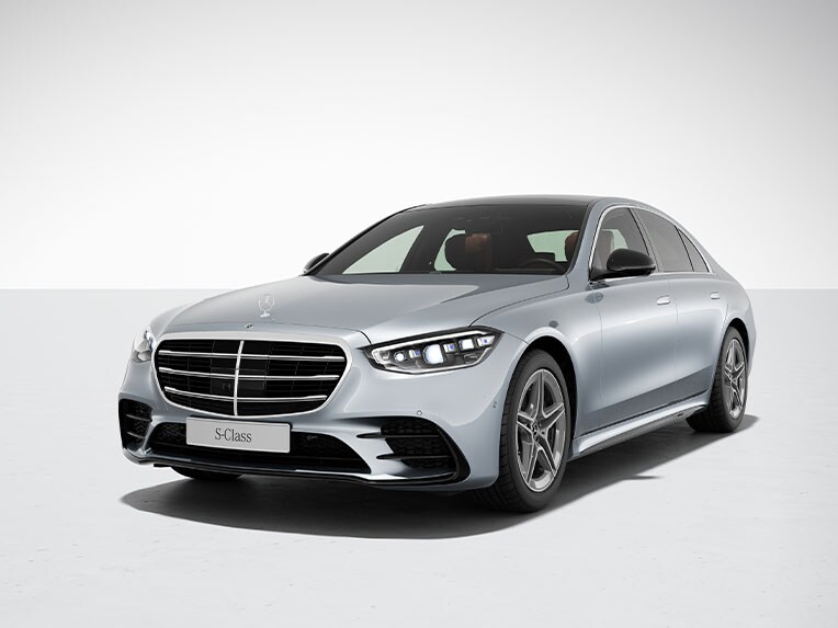 L'extérieur de la Mercedes-Benz Classe S Berline avec AMG Line et Pack Nuit.