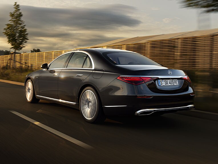 La Mercedes-Benz Classe S Berline vue de l’arrière.
