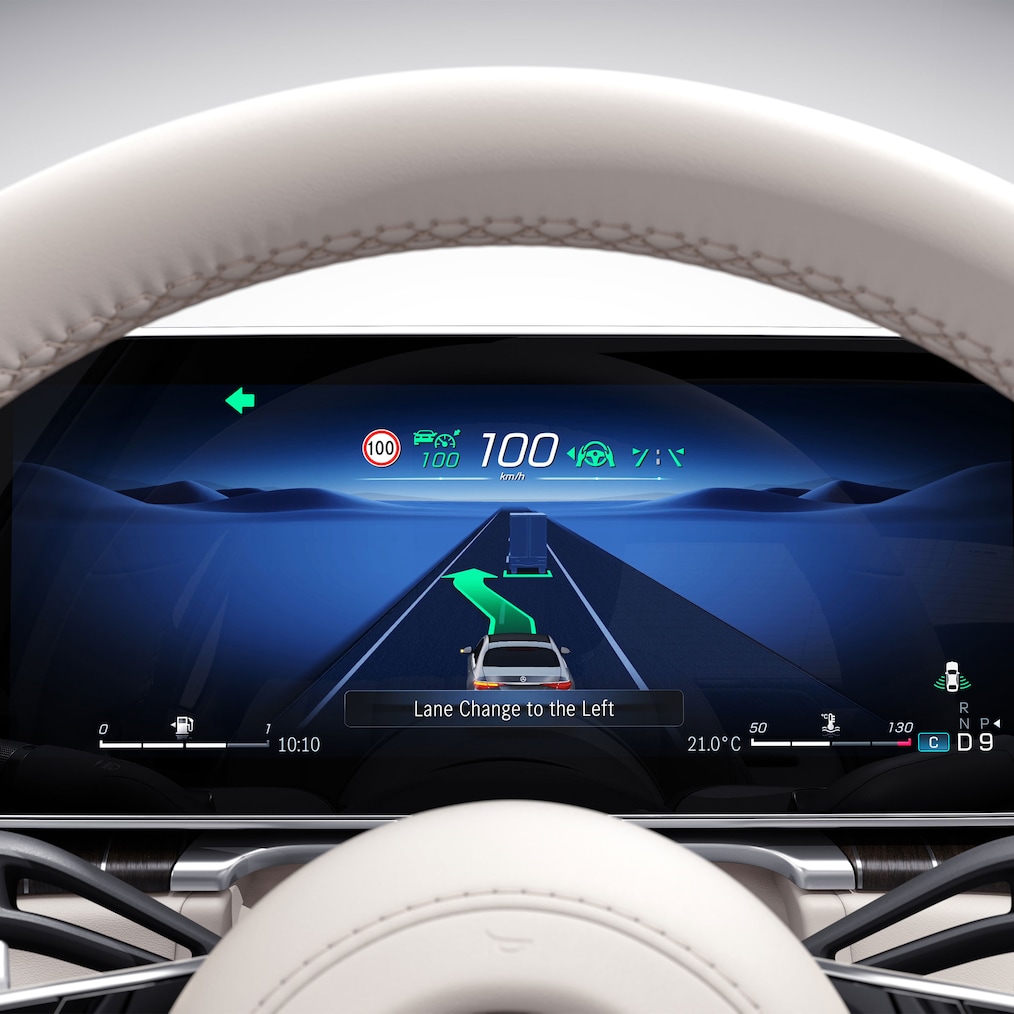 L'écran conducteur de la Mercedes-Benz Classe S Berline.