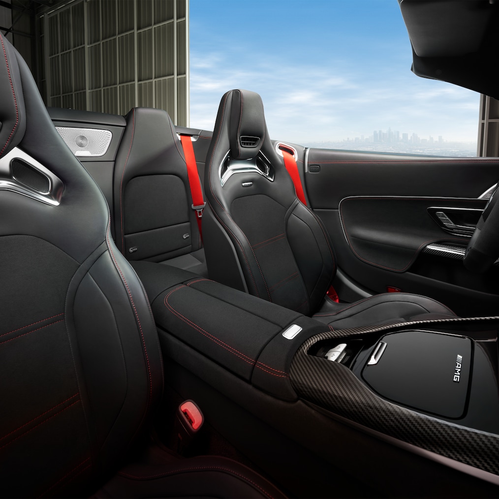 Gli interni della Mercedes-AMG SL Roadster.