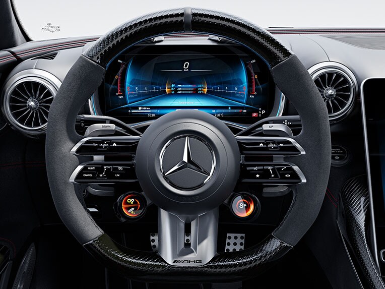Le volant Performance AMG en design carbone / microfibre MICROCUT dans la Mercedes-AMG SL 63 S E PERFORMANCE.