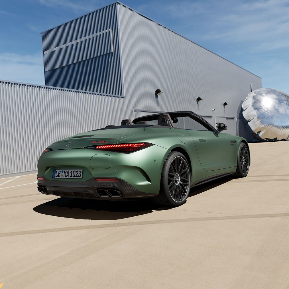 La Mercedes-AMG SL&nbsp;63&nbsp;S E&nbsp;PERFORMANCE avec capote ouverte, vue de dessus, ou une représentation de la direction de l'essieu arrière AMG.