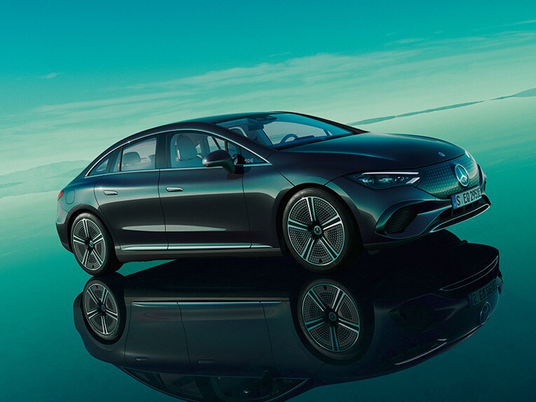 Seitenansicht vom EQE von Mercedes-Benz