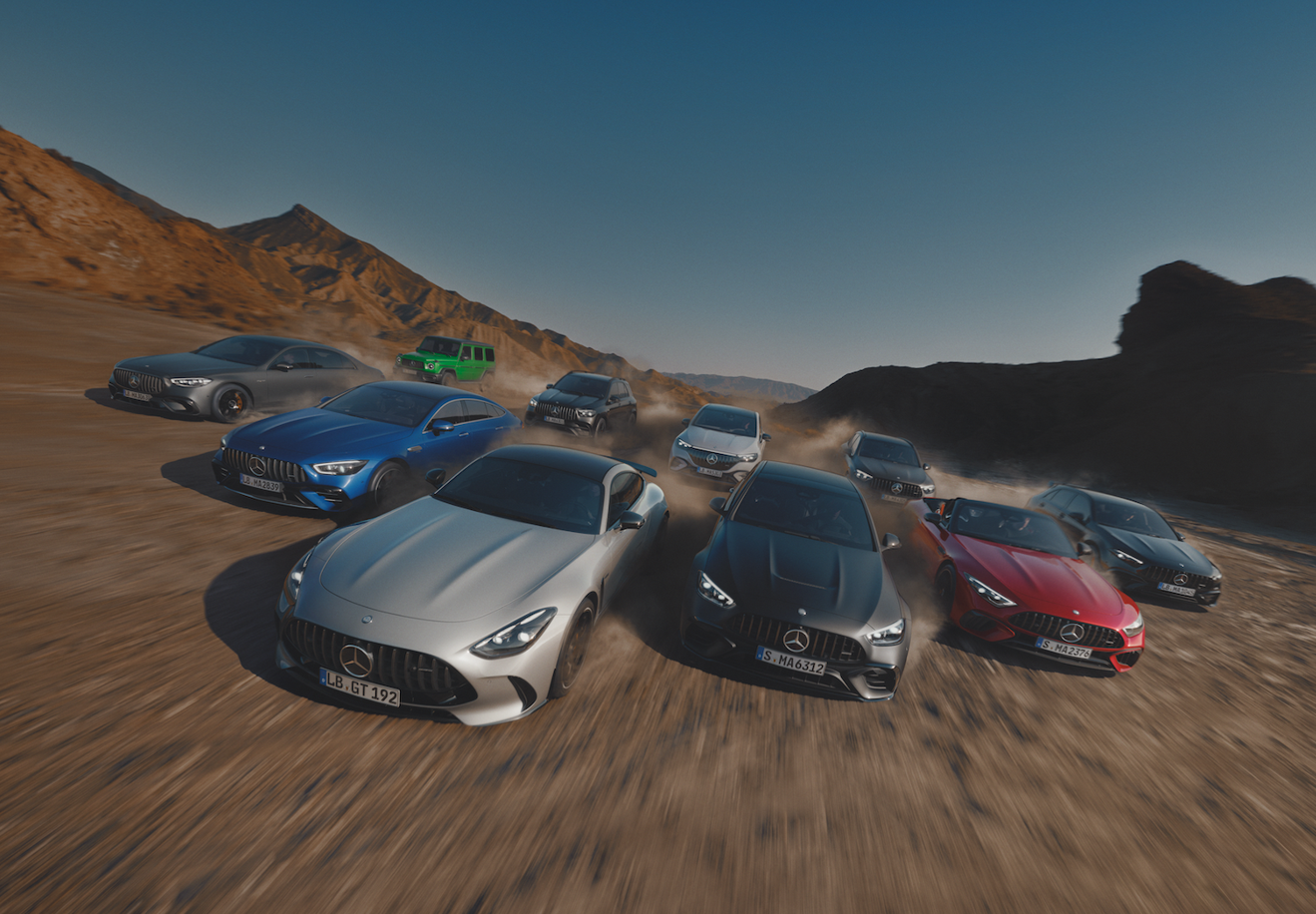 La gamme Mercedes-Benz AMG dans le desert Mercedes-Benz AMG Performance pour la piste - et pour la route.