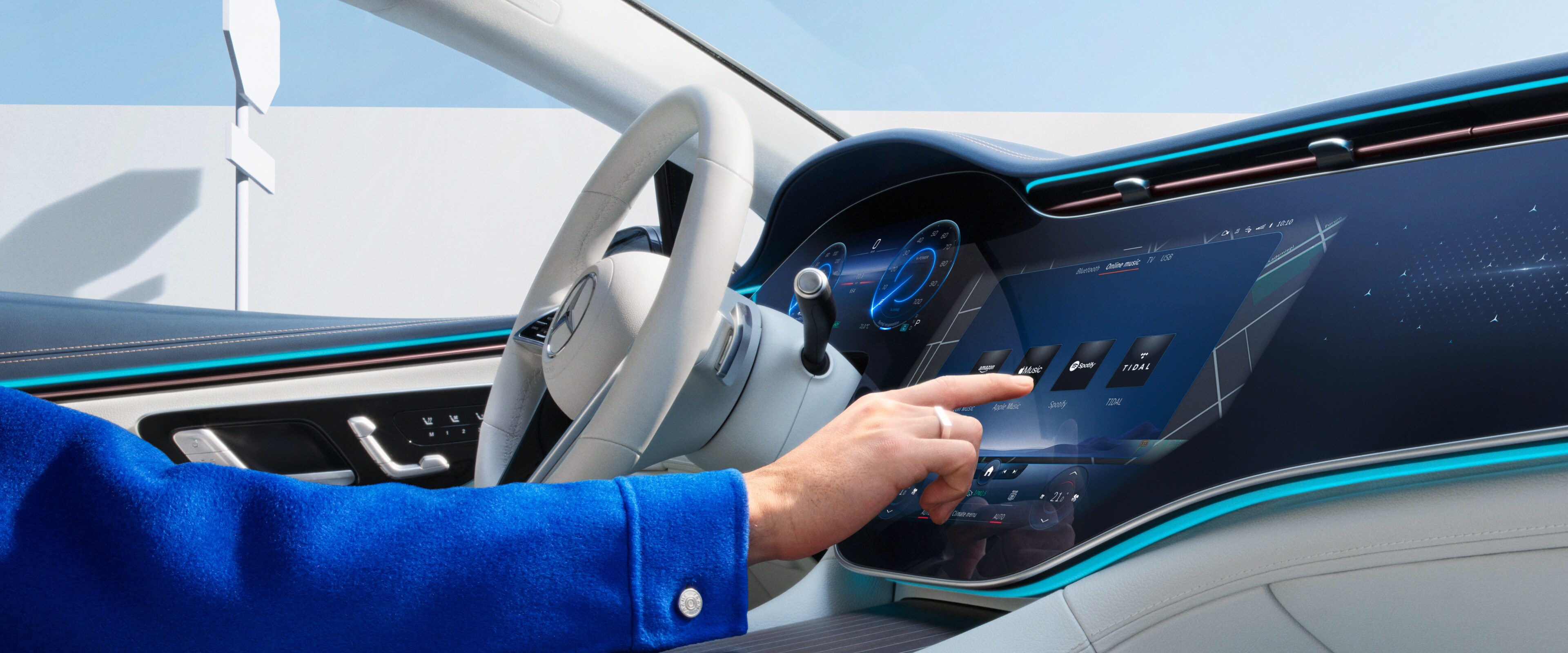 Les services connectés sont sélectionnés sur l'écran du système multimédia MBUX d’une Mercedes-Benz.