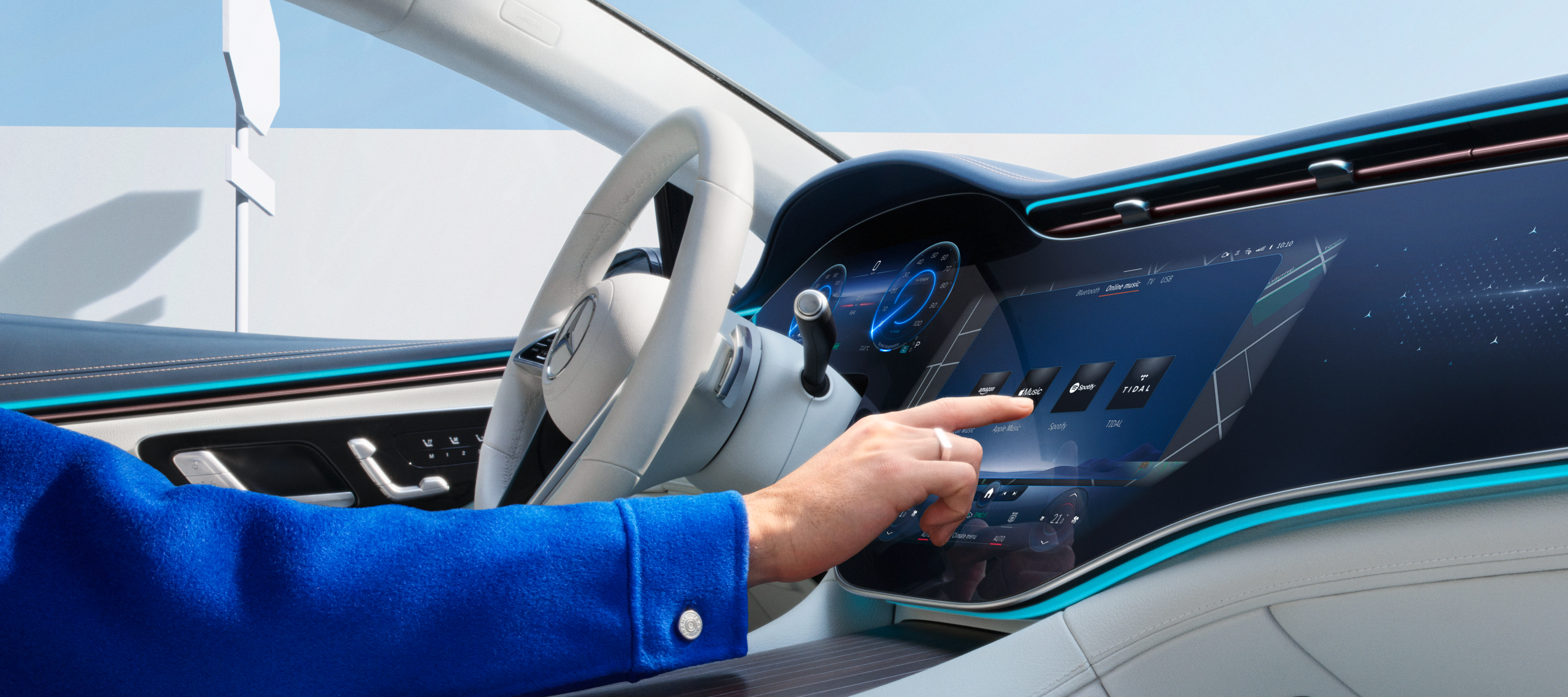 Services connectés | Mercedes-Benz Les services connectés sont sélectionnés sur l'écran du système multimédia MBUX d’une Mercedes-Benz.