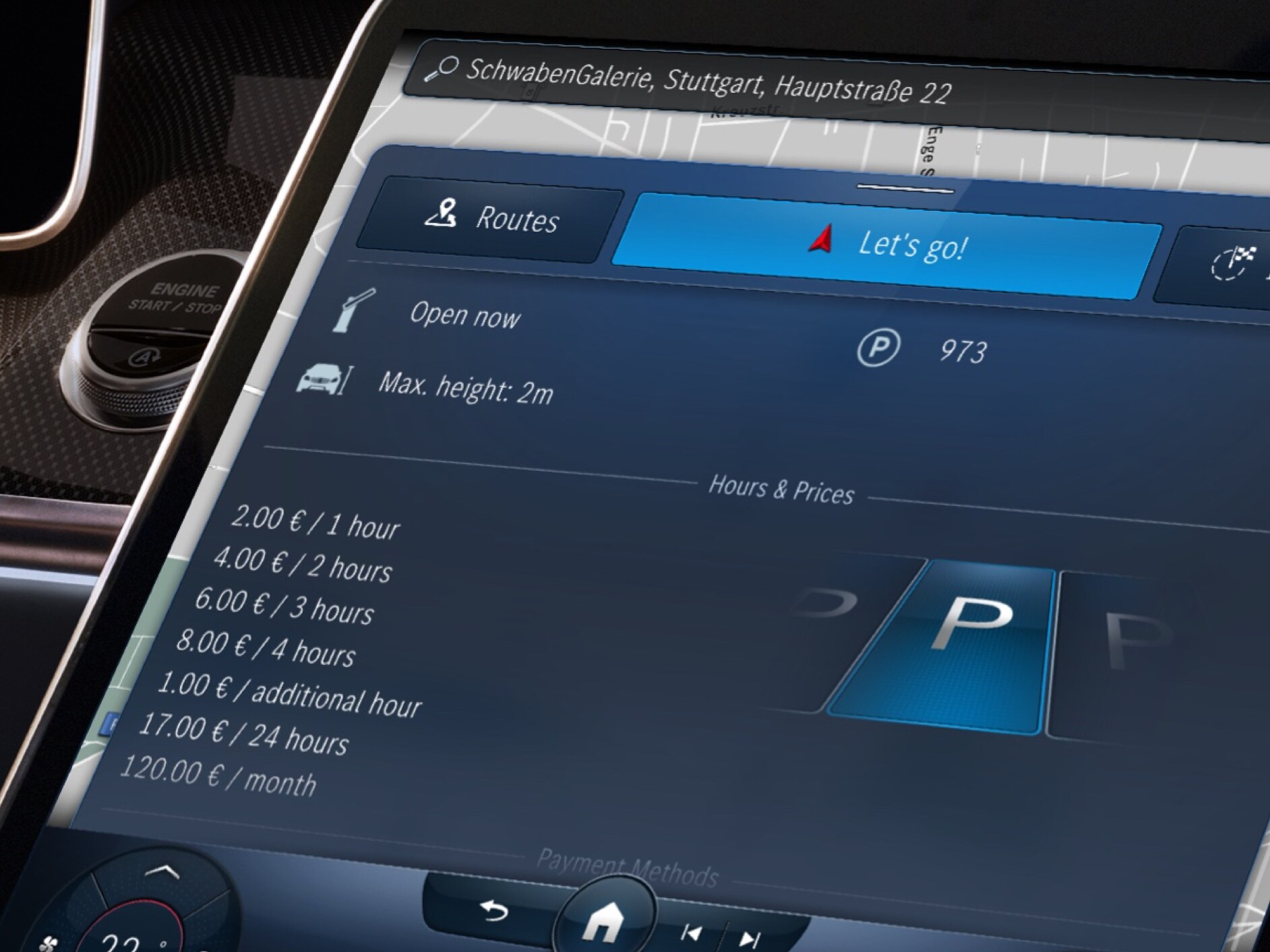 Il sistema multimediale MBUX mostra i posti auto disponibili e i relativi prezzi grazie al Digital Extras Servizio di parcheggio per la navigazione.