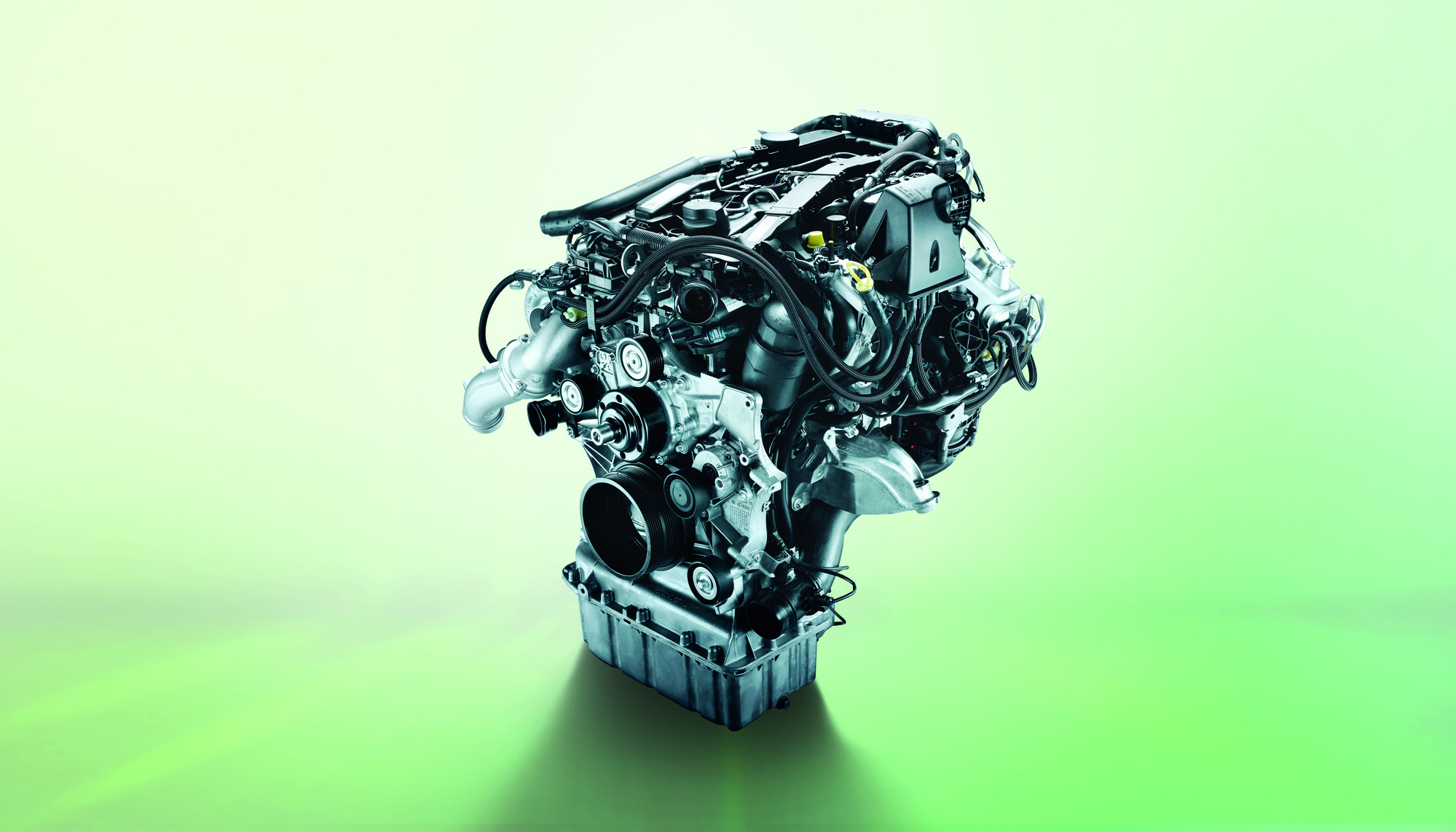 Componenti ricondizionati | Mercedes-Benz Componenti rigenerati di un veicolo Mercedes-Benz.