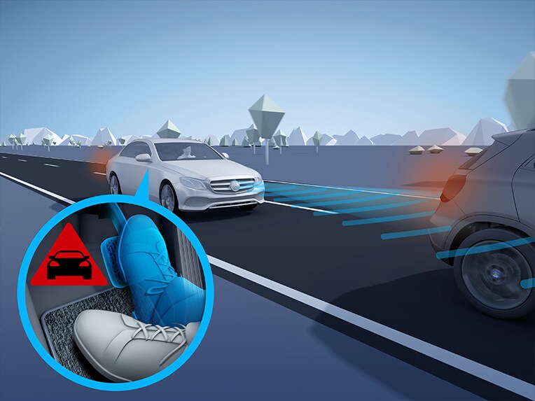 Le fonctionnement du freinage d'urgence assisté actif de Mercedes-Benz.