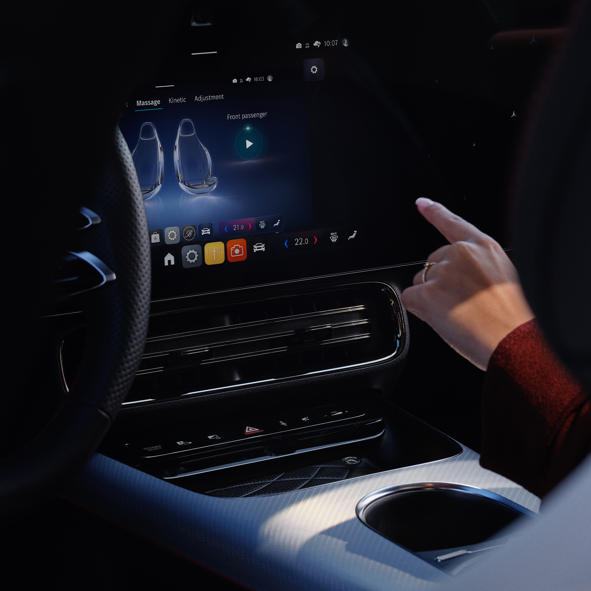 Personnalisation | Système multimédia MBUX | Mercedes-Benz Le système multimédia MBUX présente les options de personnalisation à l'intérieur d'une voiture Mercedes-Benz.