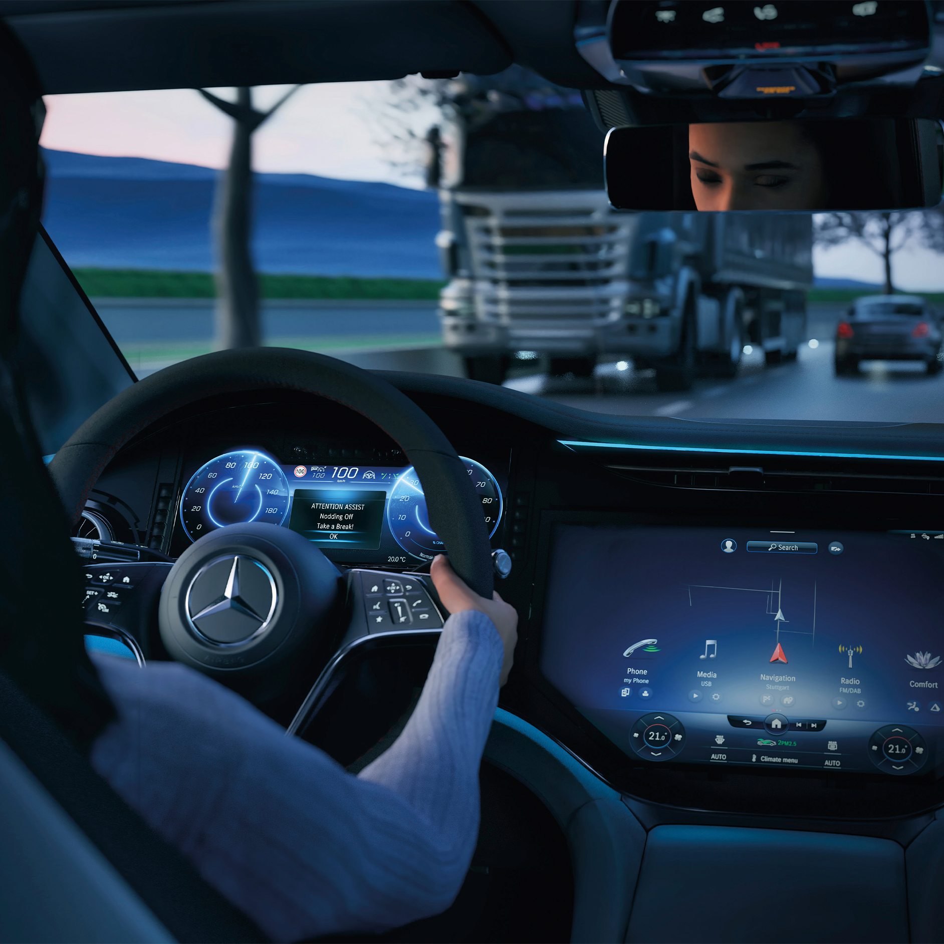 MB.DRIVE | Sicherheit | Mercedes-Benz Innenansicht des Cockpits eines Mercedes-Benz Fahrzeugs.