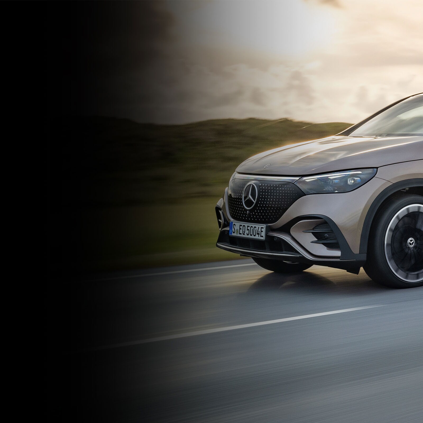 Der Mercedes-Benz EQE 350+ in der Seitenansicht.