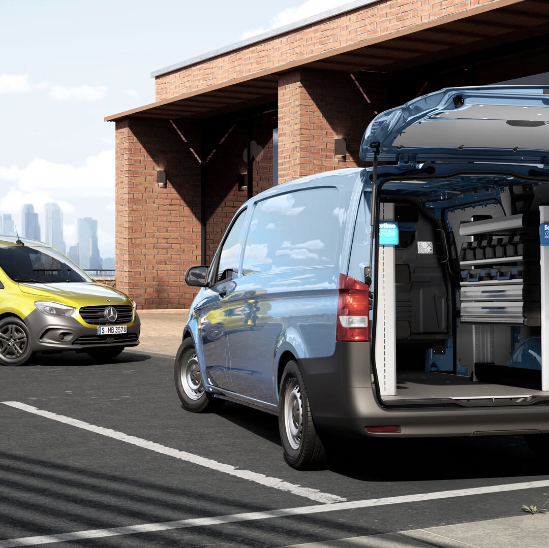 Mercedes-Benz Vito con portellone aperto e scaffali per gli attrezzi.