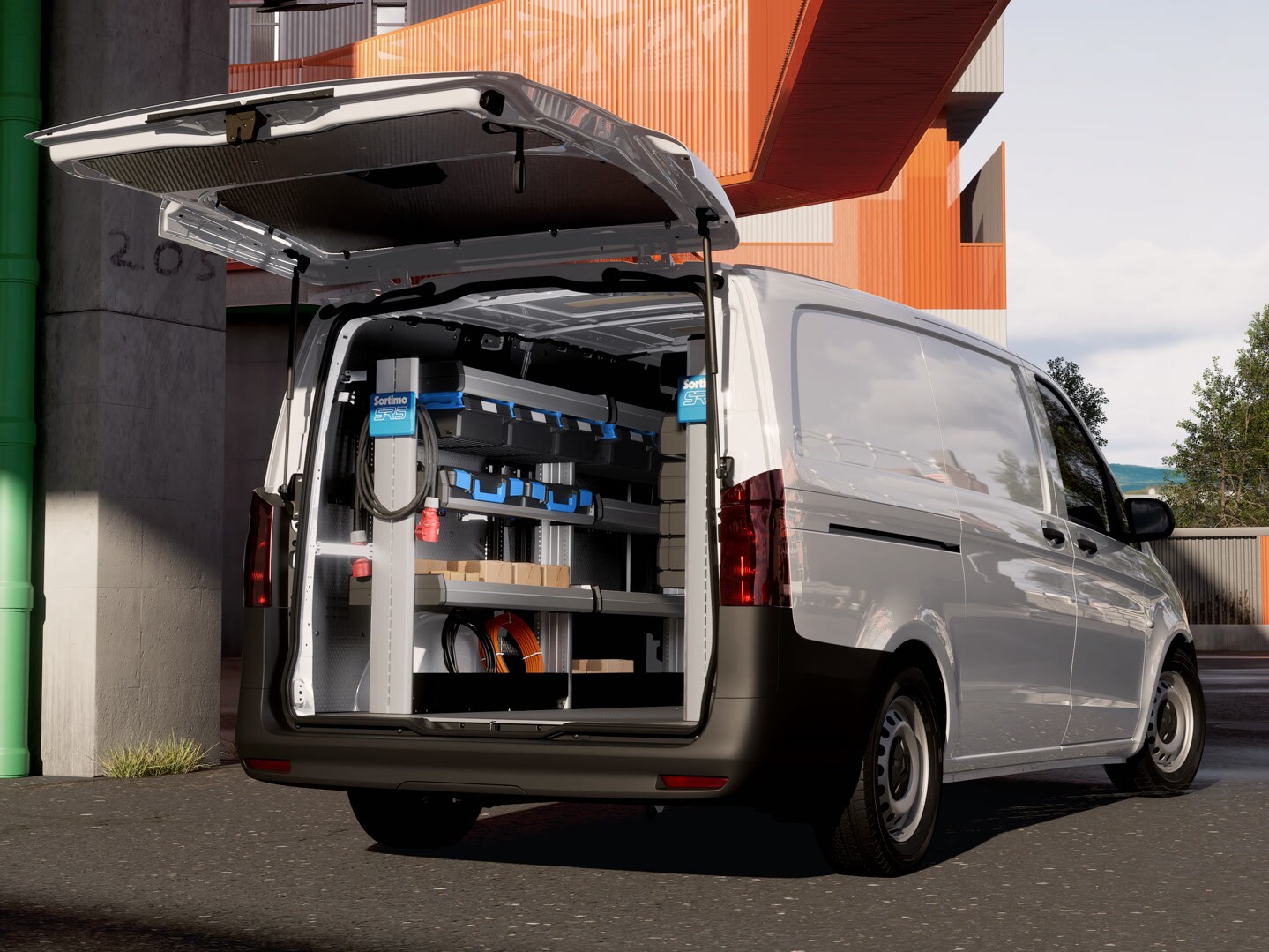 Mercedes-Benz Vito con portellone aperto e scaffali per gli attrezzi.