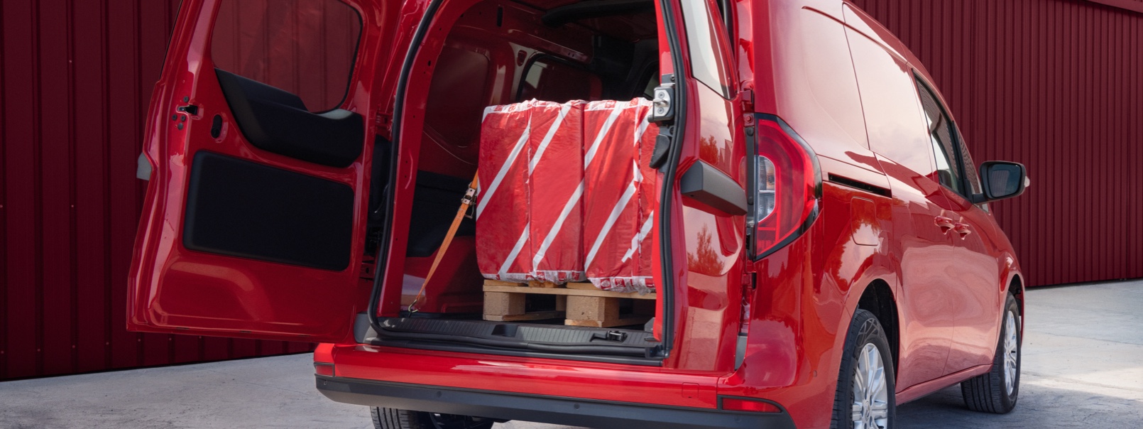 Ampia capacità del vano di carico, elevato carico utile e nonostante ciò compatto e agile: Citan Furgone è il tuo partner affidabile nel lavoro quotidiano. Highlight | Citan Furgone | Veicoli Commerciali Mercedes-Benz