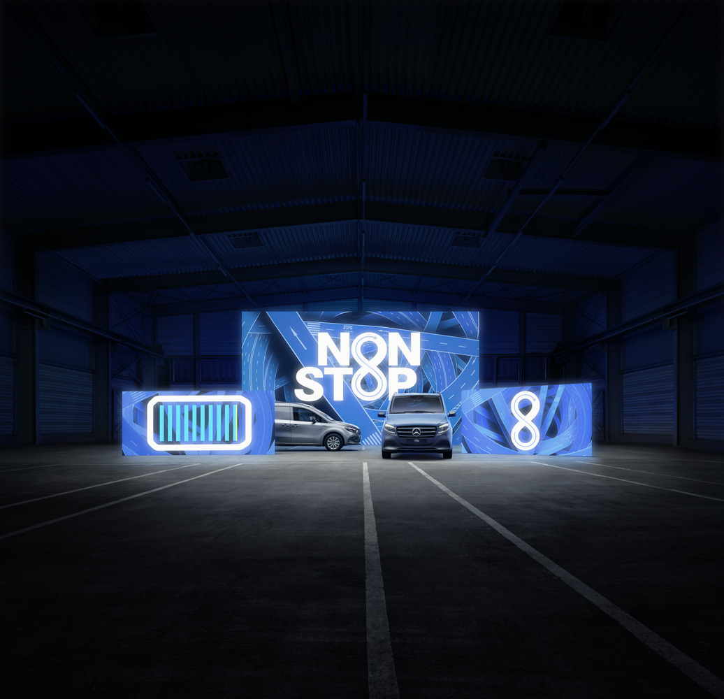 Der Mercedes-Benz EQV an einer Ladesäule. Elektromobilität | EQV | Mercedes-Benz