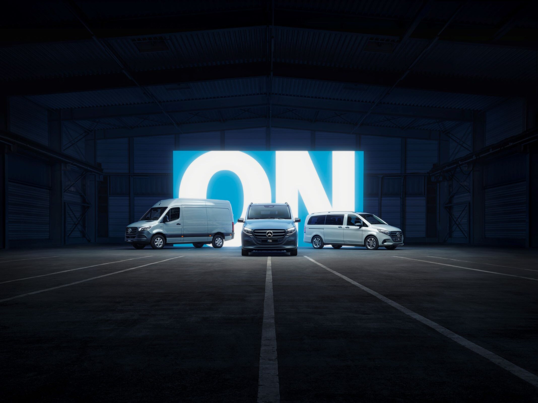 Das MBUX Multimediasystem in einem elektrischen Mercedes-Benz Transporter.