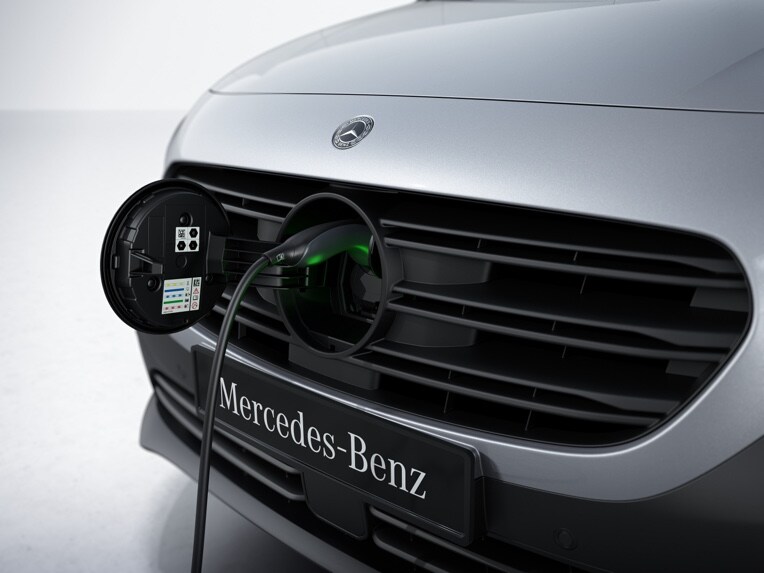 Le processus de charge du Mercedes-Benz eCitan fourgon.