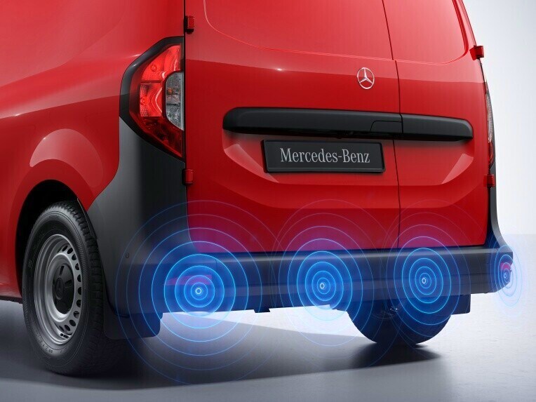 L'aide au stationnement arrière sur le Mercedes-Benz eCitan fourgon.