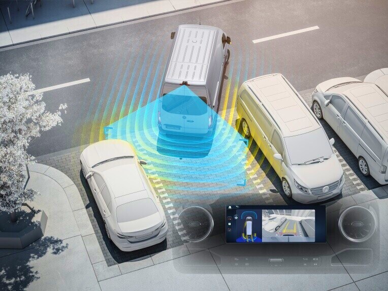 Il funzionamento del pacchetto parcheggio con telecamera per la retromarcia assistita a bordo di Mercedes-Benz eSprinter Furgone.