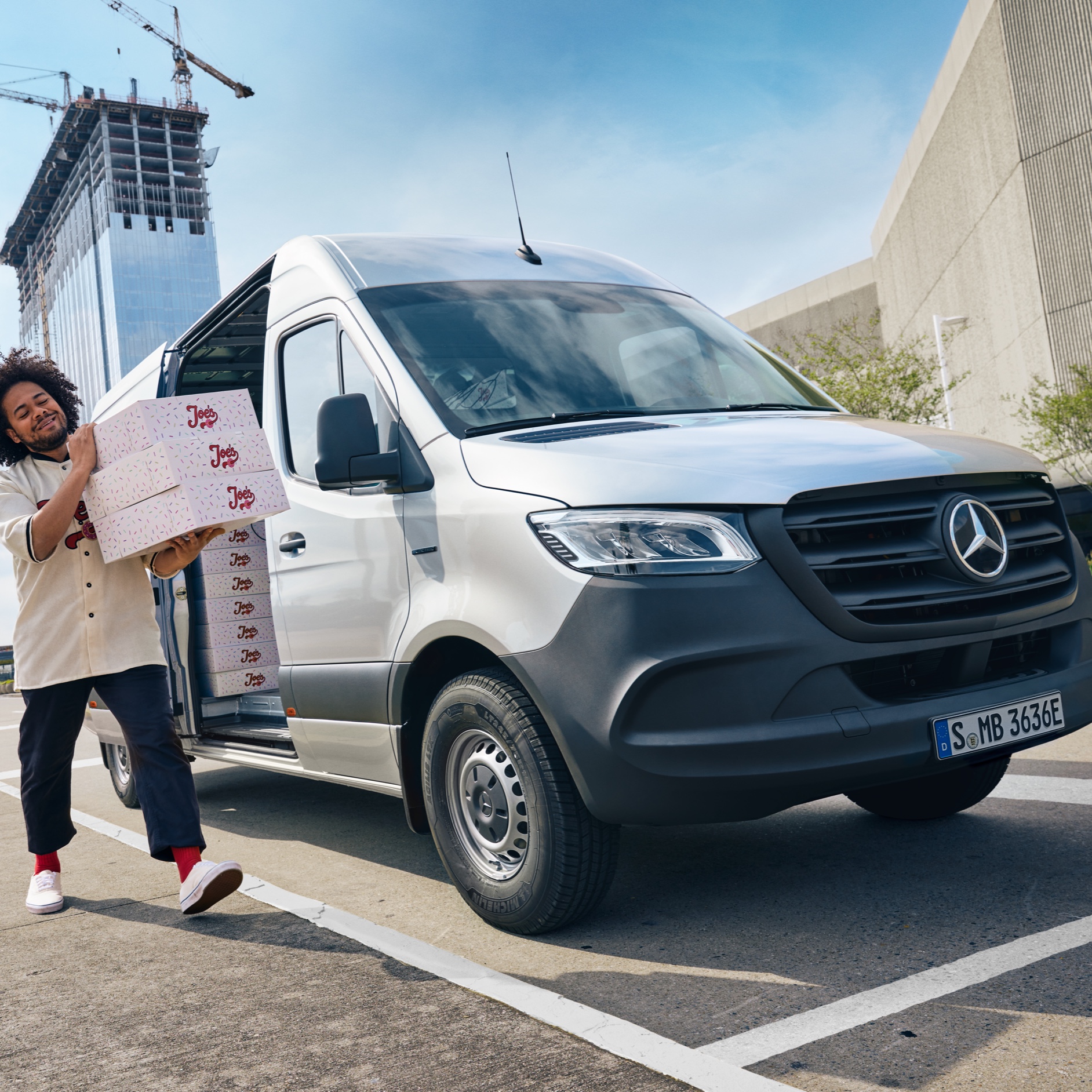 VanSolution | eSprinter Kastenwagen | Mercedes-Benz Ein Mercedes-Benz eSprinter Kastenwagen mit einer Branchenlösung von VanSolution.