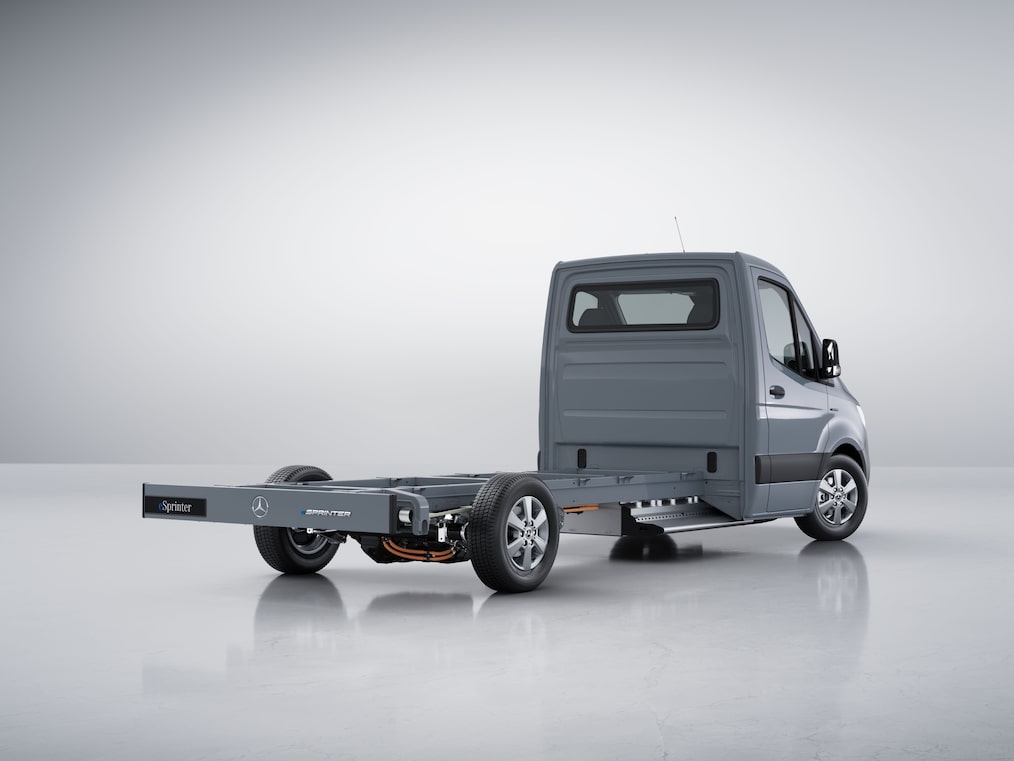 Vue arrière de la Mercedes-Benz eSprinter châssis-cabine.