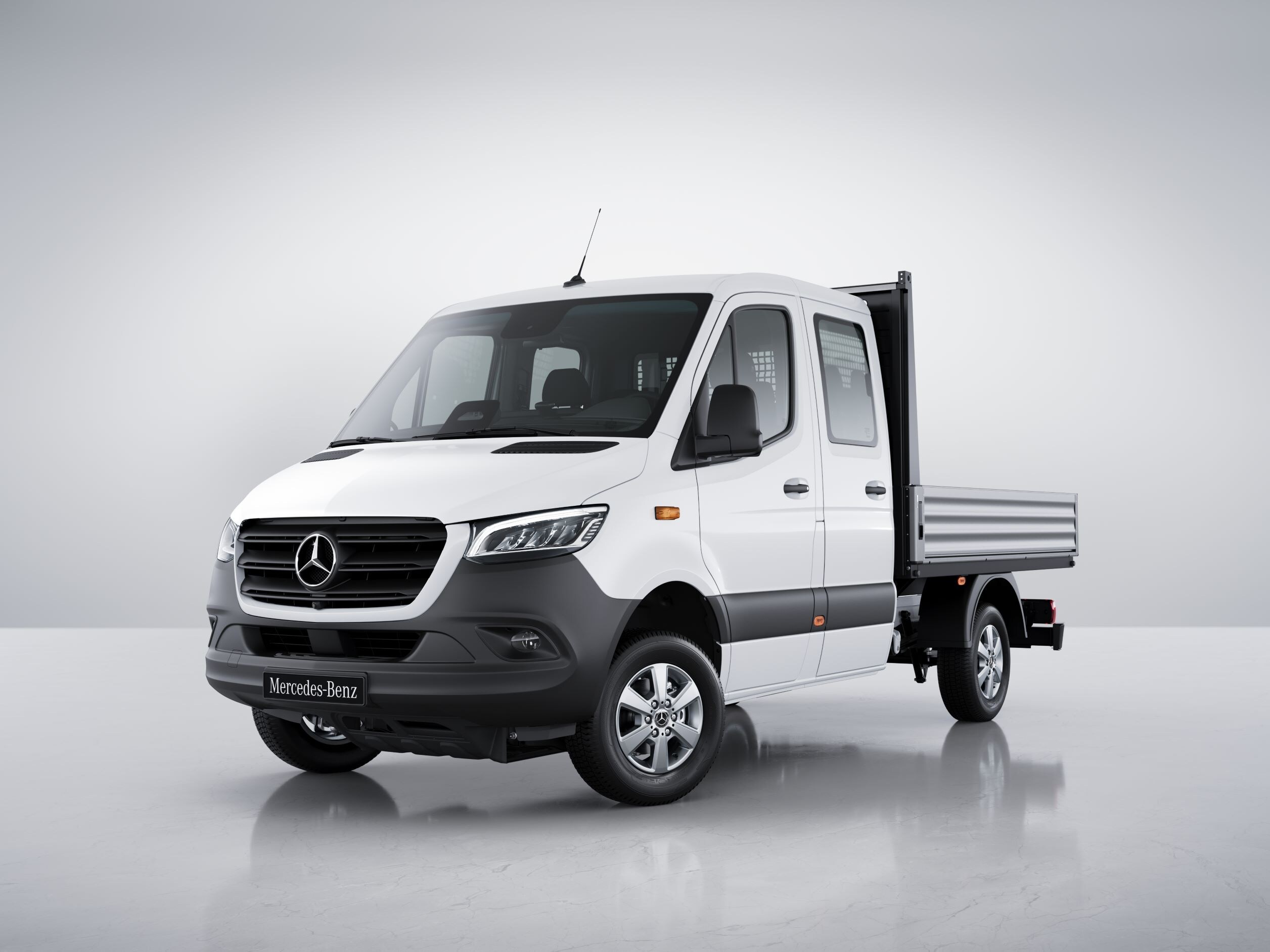 Das Mercedes-Benz Sprinter Pritschenfahrzeug.