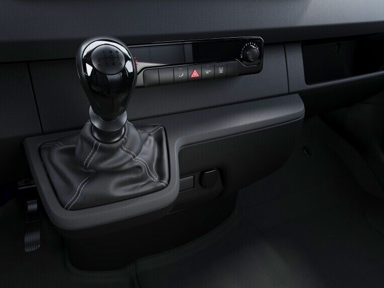 La leva del cambio manuale a 6 marce del Mercedes-Benz Sprinter Furgone.