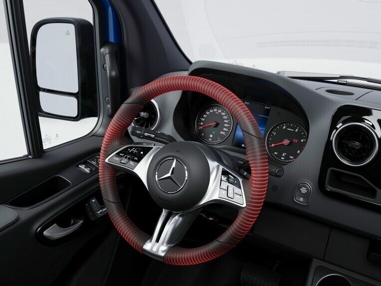 Il riscaldamento del volante nel Mercedes-Benz Sprinter Furgone.
